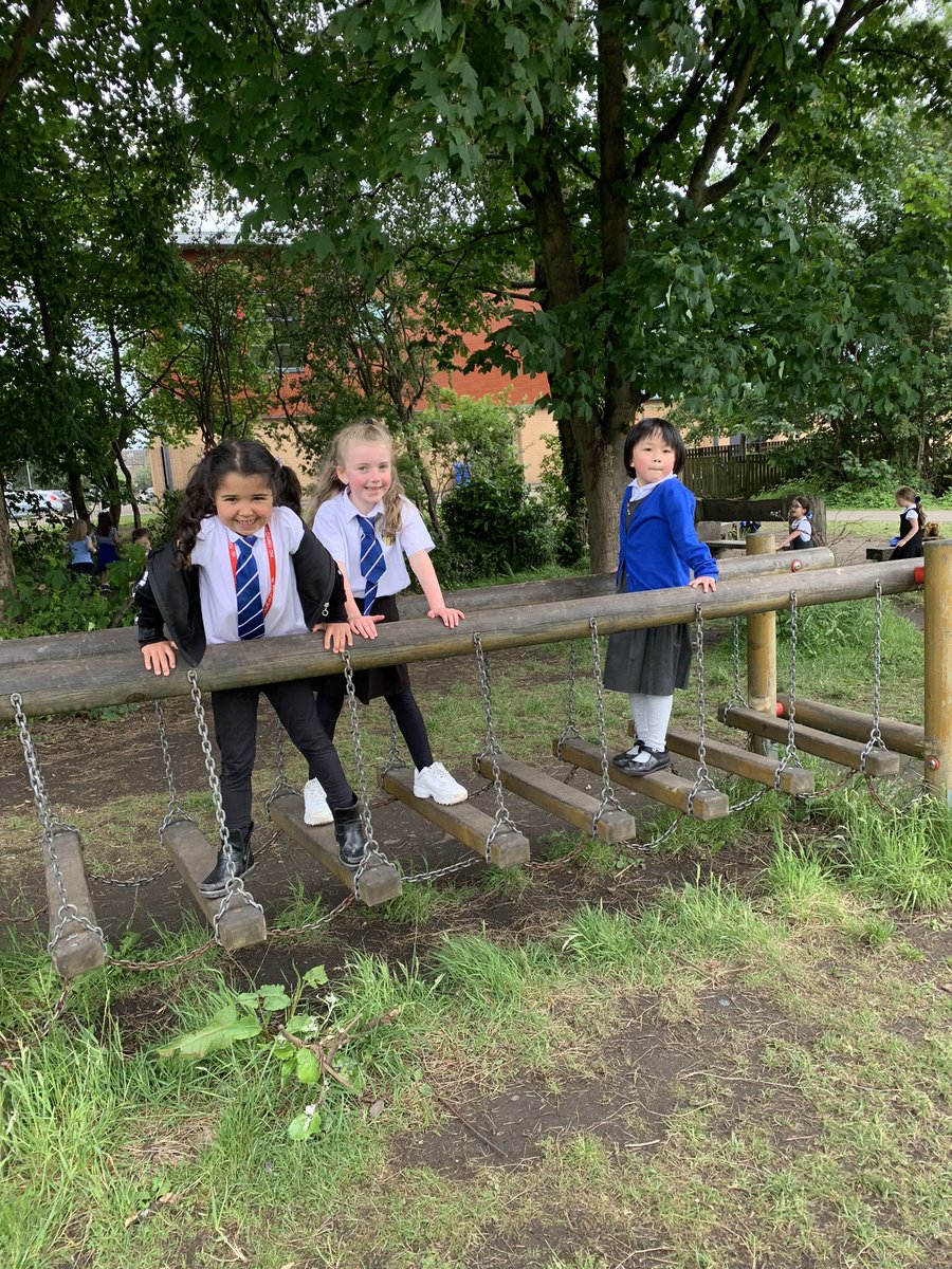 MrsQuigley2016's tweet photo. We are having great fun in our trim trail this afternoon 🌿🍃🪨 @PirieParkPS #p1q https://t.co/6MyRytBmZZ