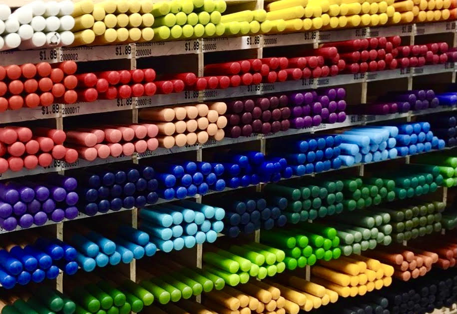 The glorious stocked display of Lyra Coloured Pencils 🌈