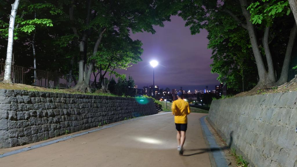 shibu_ken's tweet photo. 夜ラン11km終了〜
最近は走るモチベーションアップのために、見知らぬコースを探し求める毎日です(笑)
#OnCloudflyer https://t.co/OIARci109t