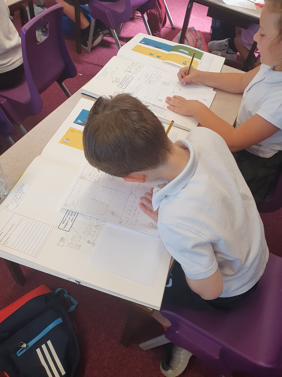 CarrJuniorYork's tweet photo. 3H creating their Pop up books. #carrstars #creative #derermination #selfbelief https://t.co/ofmq4hBWiS