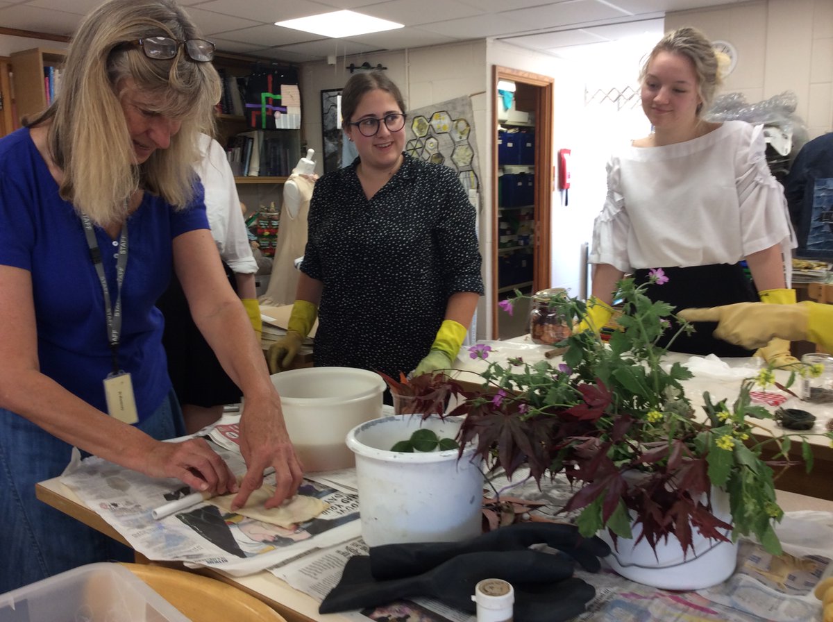PipersArts's tweet image. Year 12 have started learning about eco printing with our  in house expert, Textiles technician, Mrs Ramsay. Over the next 3 weeks they will be eco printing and eco dying in various different ways with leaves from the Pipers site. #PiperSixthform #PipersSenior @PipersCornerSch