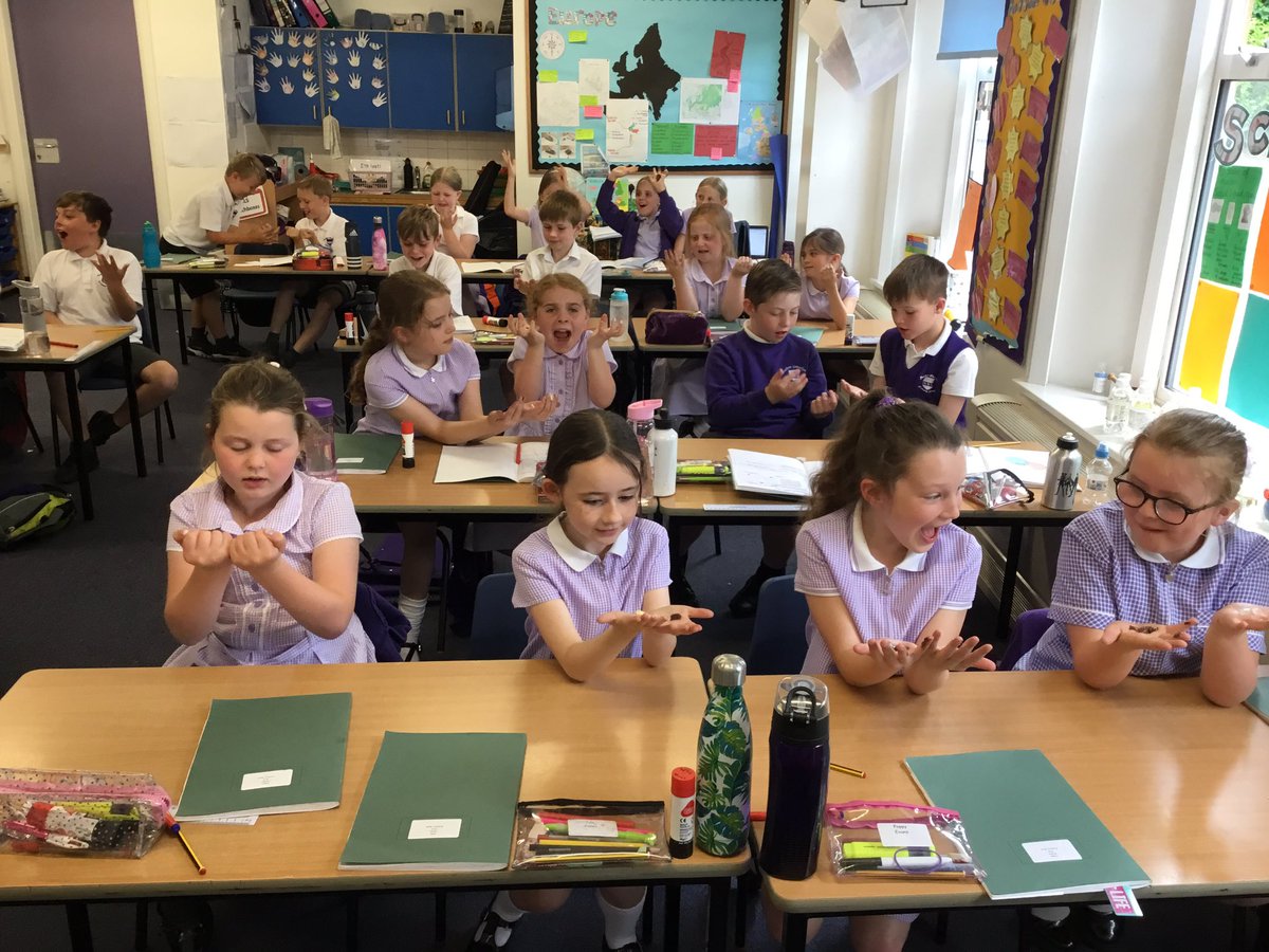 poultonlancelyn's tweet photo. What fun Year 4 have had in Science this afternoon - investigating the changing states of matter when heating and cooling. #melting #cooling #science #chocolatefun @OakTreesMAT https://t.co/9Ajq7EqoKY