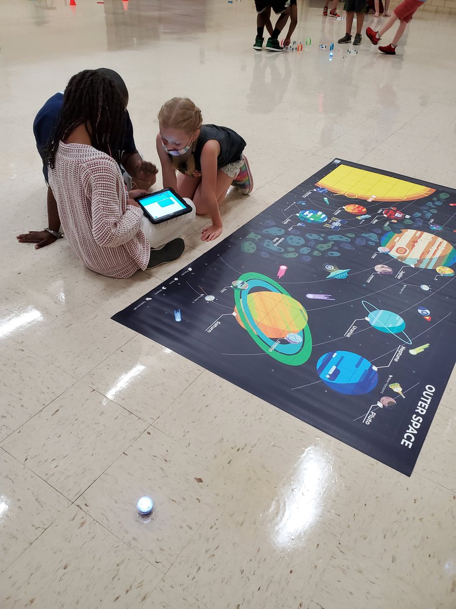tweetp64's tweet photo. Coders are having fun with the @Sphero challenges at Coding Camp, today @ZanneTechnology @kbowmanEduC8s @DanvilleVASch https://t.co/CumEDFyJN5
