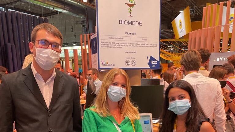 #Vivatech : Venez rencontrez la team <a href="/_Biomede/">Biomede</a> (50P’19), qui redonne vie aux sols pollués, dans le Hall 1 stand L10-003. 🌱