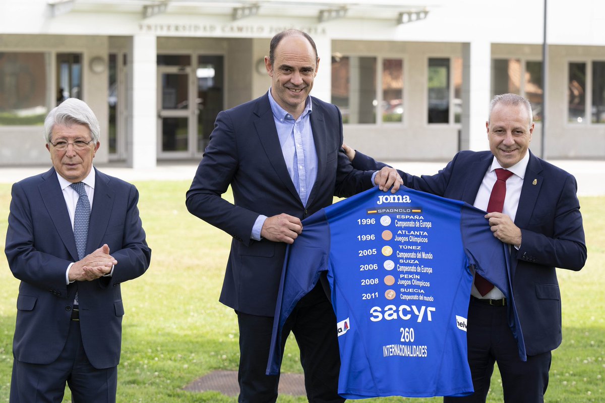 blazquezbalonma's tweet image. Gracias @jjhombrados por todo lo que has dado al #Balonmano español. Ha sido una despedida muy emocionante. Suerte en todo lo que venga en el futuro.