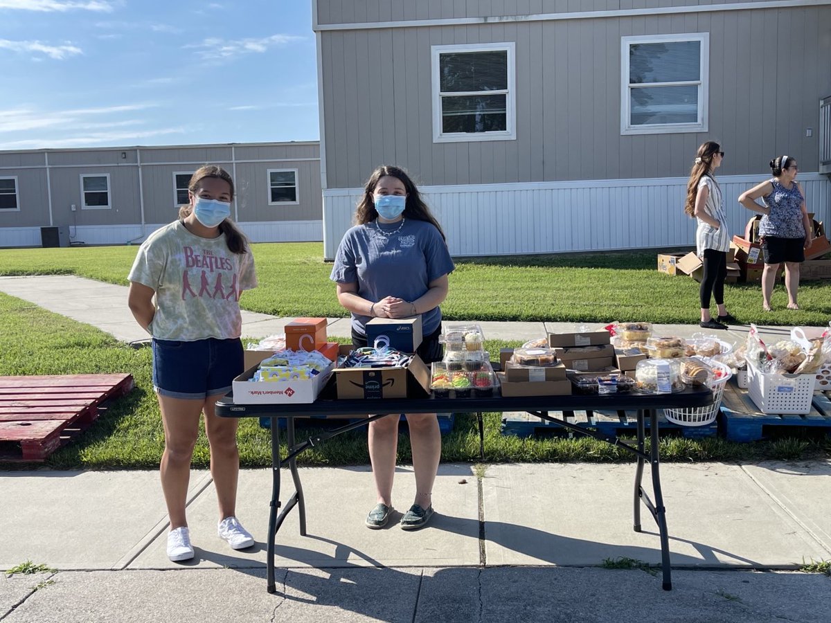 FREE FOOD distribution taking place TODAY (Wednesday) until 12noon at the Evening High School Schumaker Complex behind Parkside High School at 916 S. Schumaker Drive. 

There is plenty of food so PLEASE "RETWEET". 

@marylandfoodbank