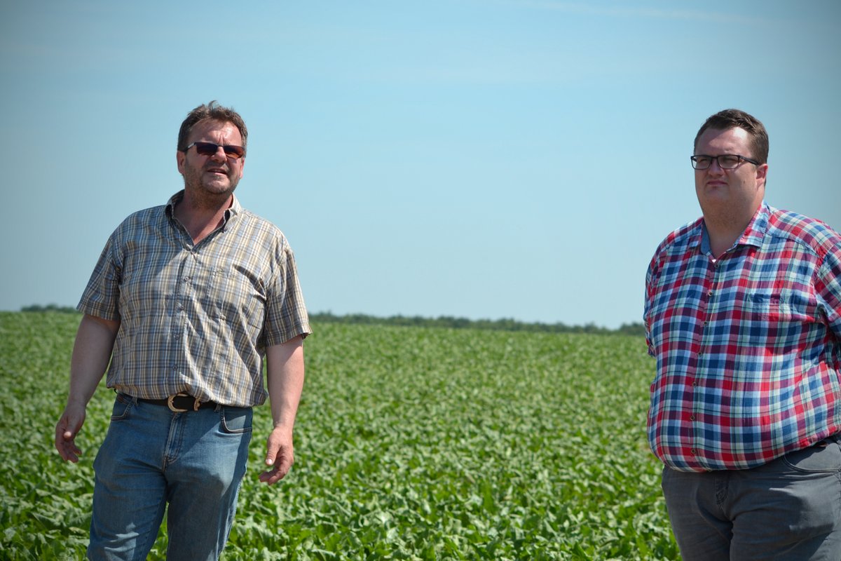 THESUPPORTUS's tweet photo. Gottfried Kader and his son Sebastian have a new co-worker. One that can work entirely on its own. Both farmers take part in a special pilot project that brings a robot to the field they cultivate sugar beets on. https://t.co/nZ4Hdxjjqh #nature #farmer #technology #agriculture https://t.co/gCHdtgAlpd