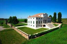 L’evento avrà luogo domenica 27 giugno alle ore 21.00 nel parco della meravigliosa Villa Morosini a Polesella.
Prenotazione obbligatoria su Eventbrite.