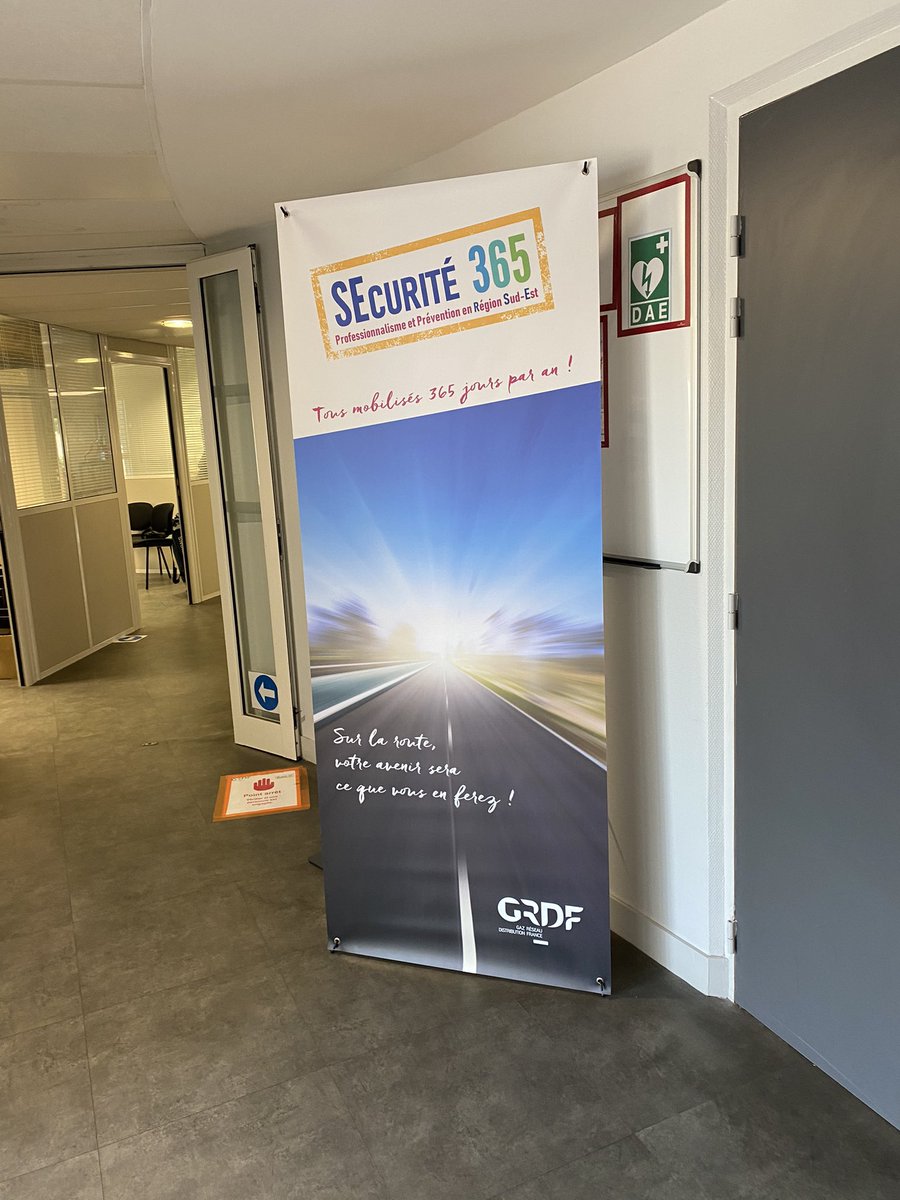 Prise de travail ce matin sur l’Agence d’Intervention de #Cannes #GRDFSE : échanges avec nos gaziers sur la #SECURITE365SE suivie d’une visite terrain avec René. 
Merci à tous pour nos échanges et n’oublions pas, la sécurité c’est partout et tout le temps, 365 jours par an !