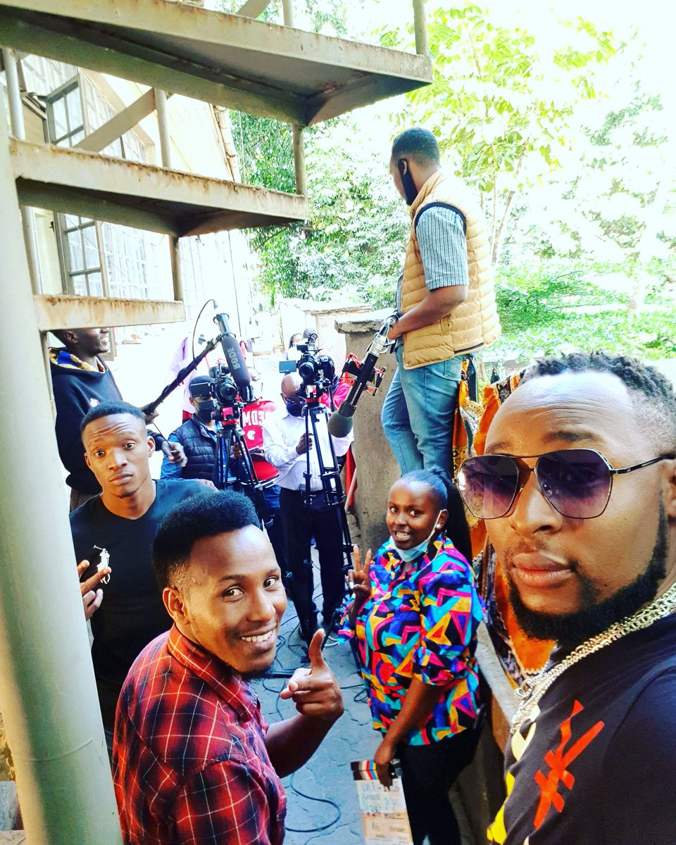 chefmanga1's tweet photo. @chirikutvshow amazing show ,every Tuesday 8:30pm n repeat sunday 1:30pm  hope tv ,YouTube 
am acting there as a thug with my guy here @mc_starborn doing big stuff there , 
@chirikutvshow https://t.co/puxLb6JVud