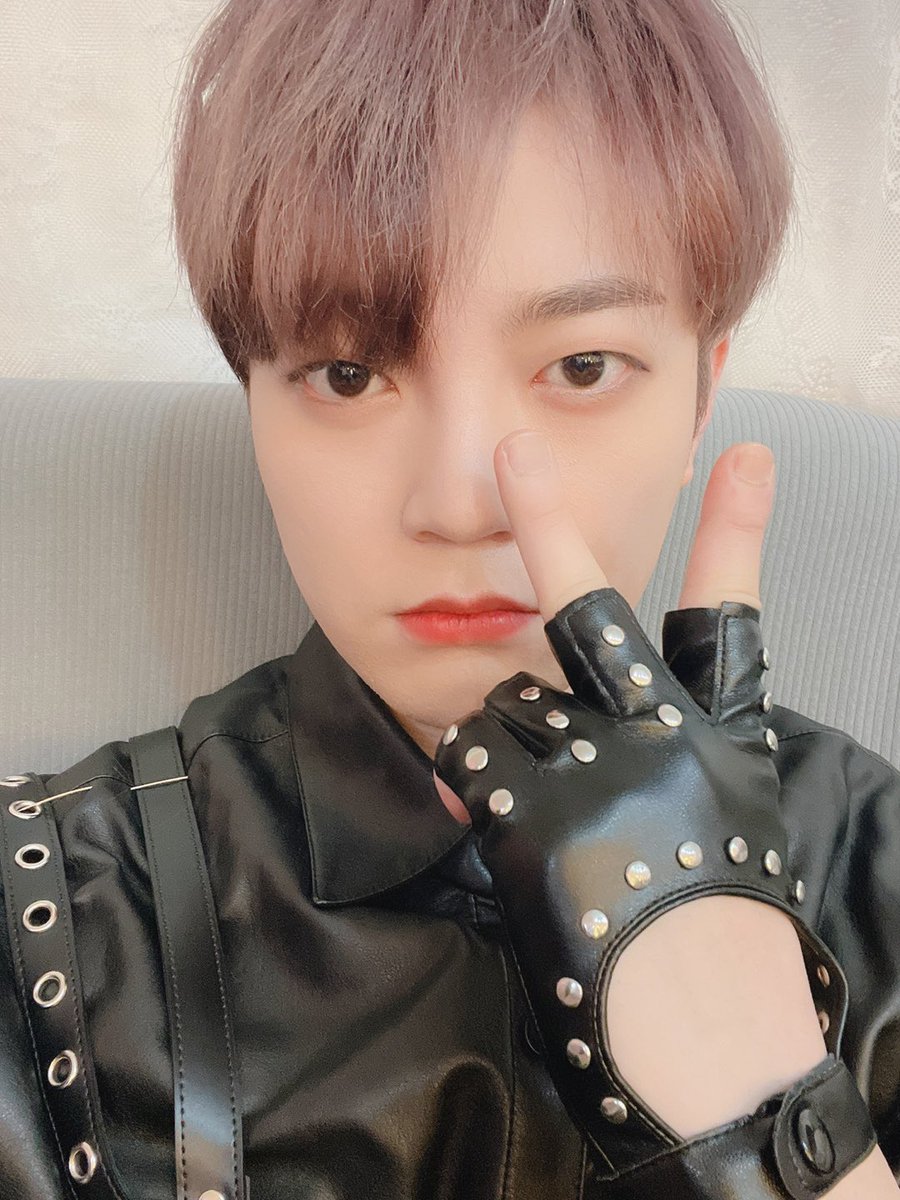 UP10TION's tweet photo. 하이하이~!~~! 나 장갑낌!! #비토 #bitto https://t.co/KSrMpOkOef