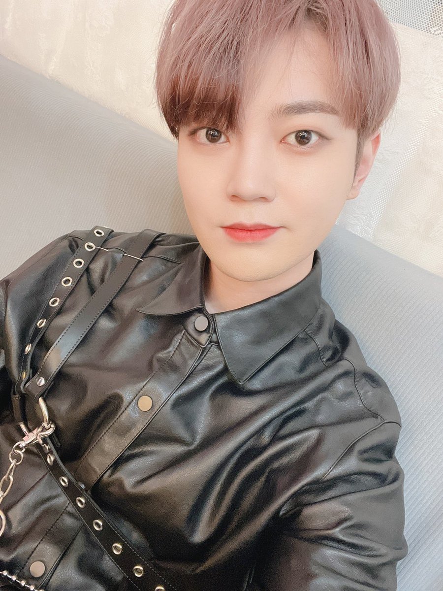 UP10TION's tweet photo. 하이하이~!~~! 나 장갑낌!! #비토 #bitto https://t.co/KSrMpOkOef