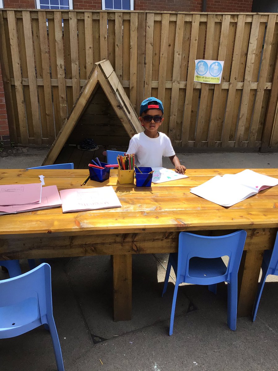 AbbeyMead_TMET's tweet photo. This week, reception have been enjoying the sunny π weather and have been doing some exciting outdoor learning. Our girls have been practicing their hula hooping and Tanish made a tasty meal in our outdoor kitchen. #exploringoutside https://t.co/3zPcR36kO2