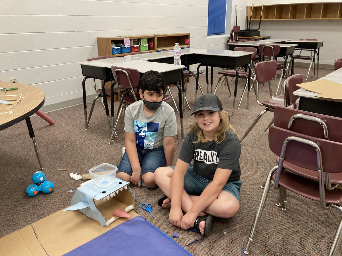 LBSciIsFun's tweet photo. Letting off some STEAM at summer engineering camp. #FSSLearn @FSSchools https://t.co/Z9QYWsIvEL