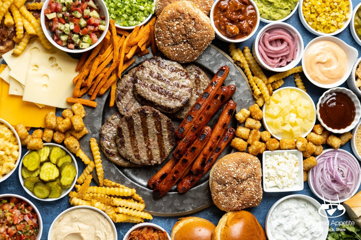 sharedappetite's tweet image. Learn how to make this epic SUMMER BBQ HOT DOG and BURGER CHARCUTERIE BOARDr for your next backyard party sharedappetite.com/recipes/hot-do…  @newyorkbeefcouncil #ad #beeftogether #nybeef #nybbqbash #beefitswhatsfordinner