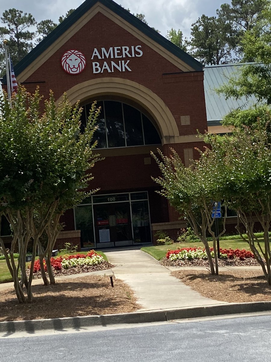 AMHutchBiz's tweet photo. Staying busy this summer…
Last week I had the opportunity to do a 3 day externship with Ameris Bank…to gain firsthand knowledge from bank representatives from Regional VP to Branch Manager and all major divisions ! https://t.co/qS5rdcoWn1