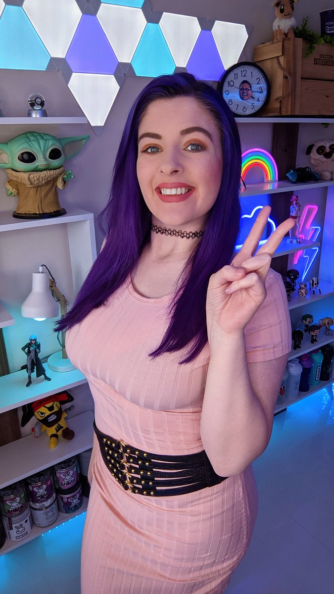I'm back from the dentist 🦷🪛😢 

Going live to take my anger out on survivors in Dead by Daylight and later a #sponsored first look at multi-dimensional puzzle platform game <a href="/BackworldsGame/">Backworlds</a>!

✌️ twitch.tv/blueandqueenie 🤖