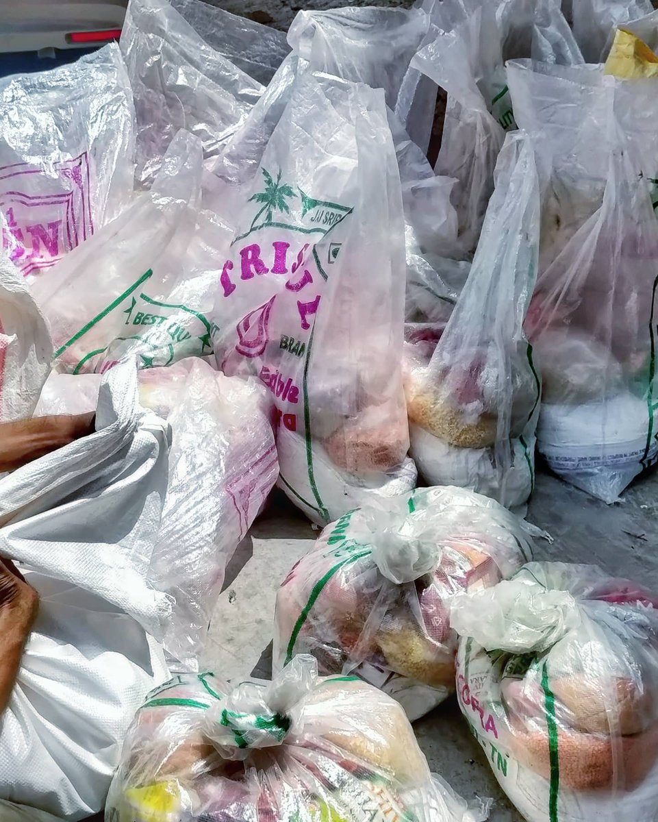 imransitar's tweet photo. Distributed another lot of grocery packages to help around 60 different families of artists and musicians.
#pandemic #art #music #helpinghand #foodforthesoul #covid_19 #helpwanted #artmatters #supporteachother #lifeinpandemic #help #Artist #COVID #IndiaFightsCorona #india https://t.co/dkpg3MqKJE