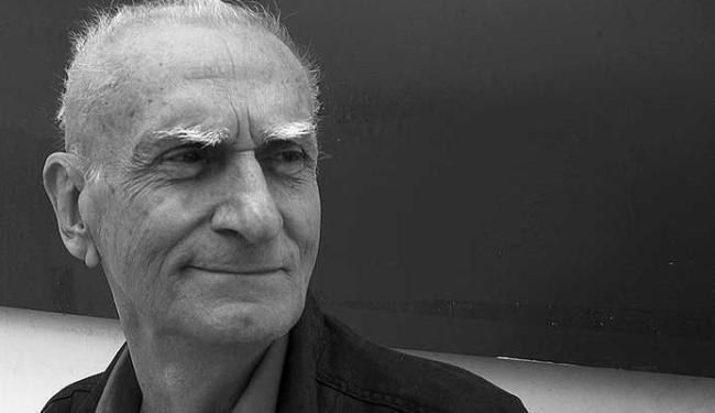 Comemoramos hoje os 94 anos do nosso poeta Ariano Suassuna, que nos deixou em corpo, mas segue vivo por sua obra e importância cultural. Ariano é patrimônio não somente para nós paraibanos e nordestinos, mas para todo brasileiro. Viva Ariano! Viva a cultura nordestina!
