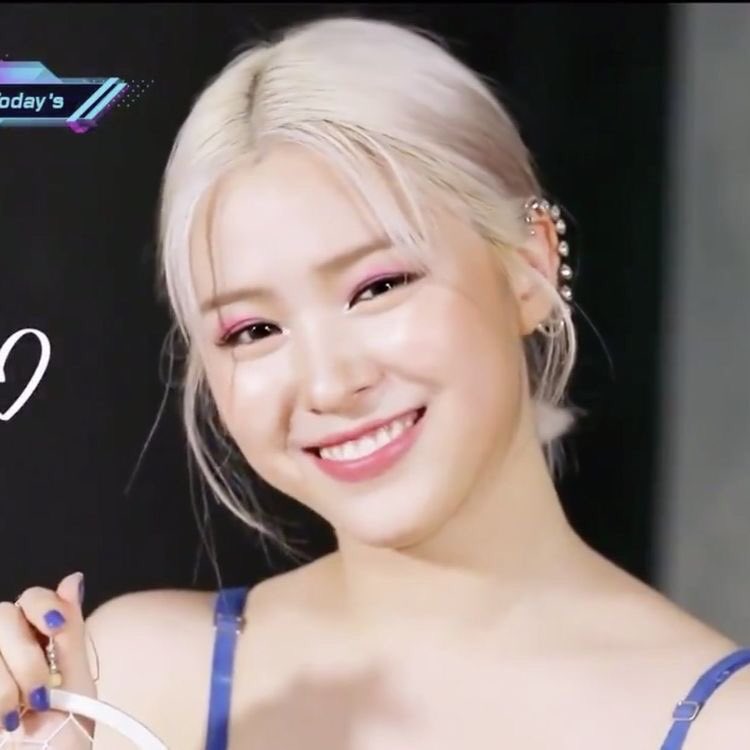 fambest? dm aja 

gua newbie soal nya di twitter kalau ada yg mau ajarin sabi lah 

#roleplayer #roleplayeraccount #rpk