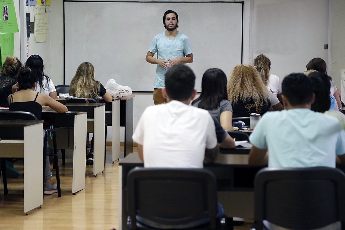 CascallaresPJ's tweet photo. Si cursaste por última vez entre 2016 y 2020 y no obtuviste el título por adeudar materias, ahora podes inscribirte en el #PlanEgresar una iniciativa de @EducacionAR que promueve la terminalidad en el nivel Secundario.
Anotate en: https://t.co/ATf5dE1l6R
(imágenes de archivo) https://t.co/pUO8xEEyw5