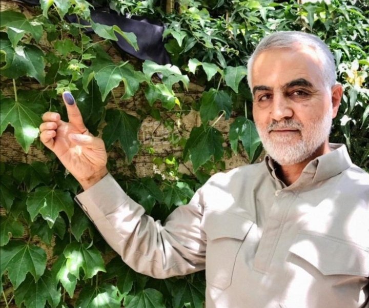alis7z's tweet photo. نیت کنید! کار بزرگی‌ست پیش رو
آری ثواب رأی من و تو برای او...

#رای_میدهم https://t.co/OUb4KkDp5d