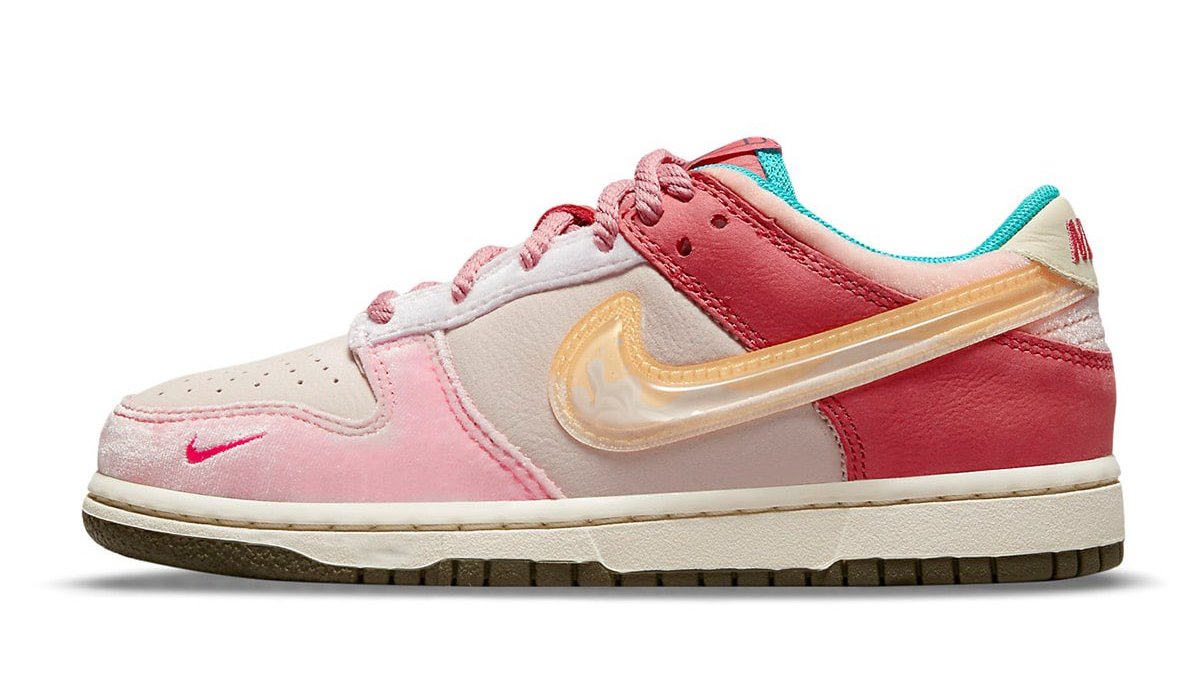 SoleRetriever's tweet photo. OFFICIAL IMAGES: Social Status x Nike Dunk Low collab https://t.co/AnyE4HHWMc