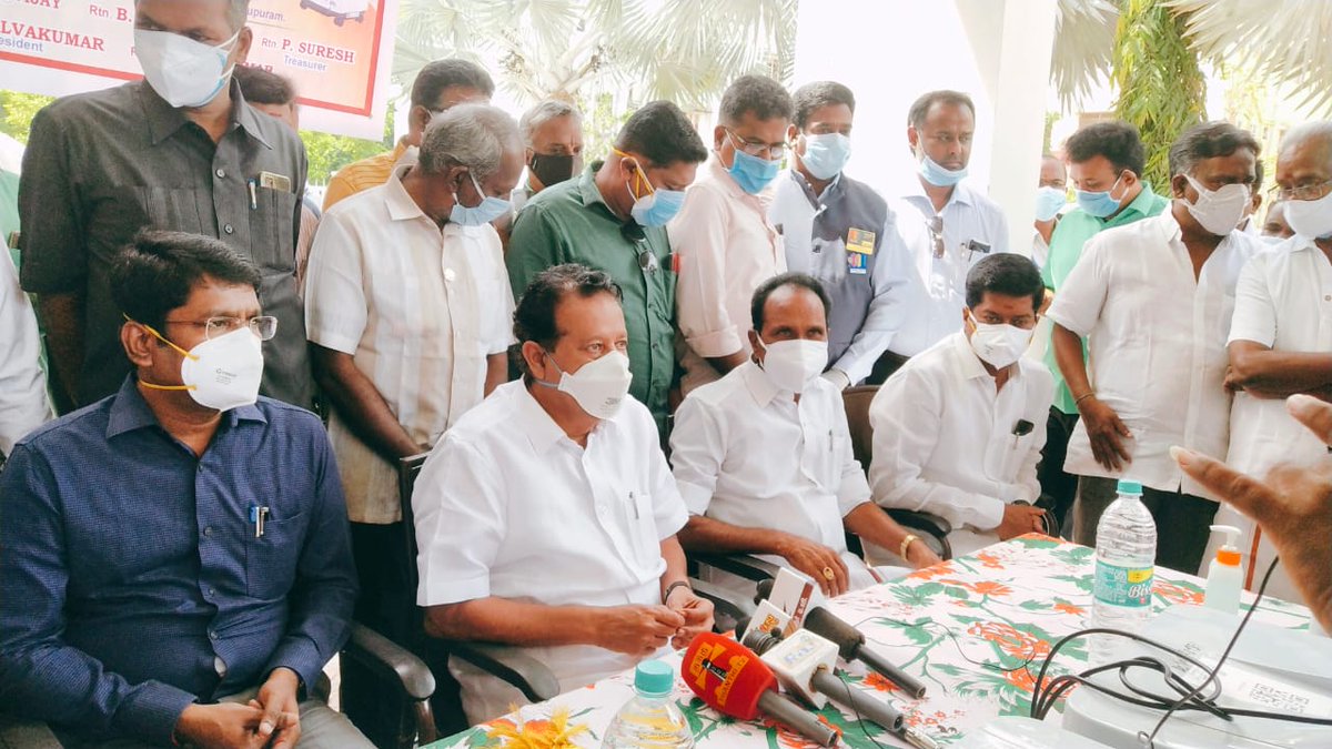 KPonmudiMLA's tweet photo. விழுப்புரம் ரோட்டரி கிளப் சார்பில் முண்டியம்பாக்கம் அரசு மருத்துவமனையில்  ஆக்ஸிஜன் செறிவூட்டிகள் மற்றும் ஆக்சிஜன் சிலிண்டர்களை வழங்கினார்கள். https://t.co/w6wO4QwNty