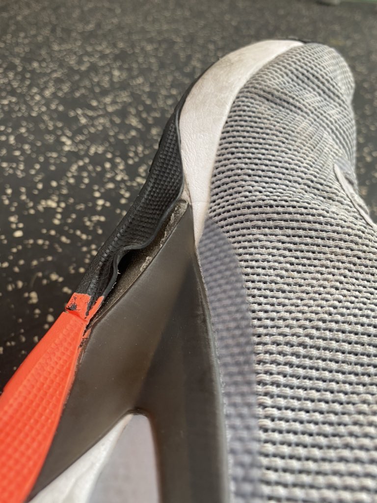 David_Novas_'s tweet photo. @Reebok 130€ de zapatillas NanoX-1 y en 3 meses se ponen así con el Rope Climb? Es en serio? Decepción...
—
€ 130 of NanoX-1 shoes and in 3 months they get like this with the Rope Climb?  Is seriously?  Disappointment ... https://t.co/VzZRMHp5W8