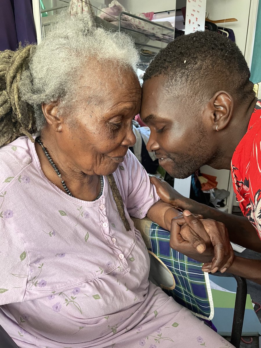 reallyro__'s tweet photo. Seeing my Great Grandmother ontop of assisting Sophia Hilton in the same week is something words can’t describe ❤️💎 https://t.co/PerroTrypq
