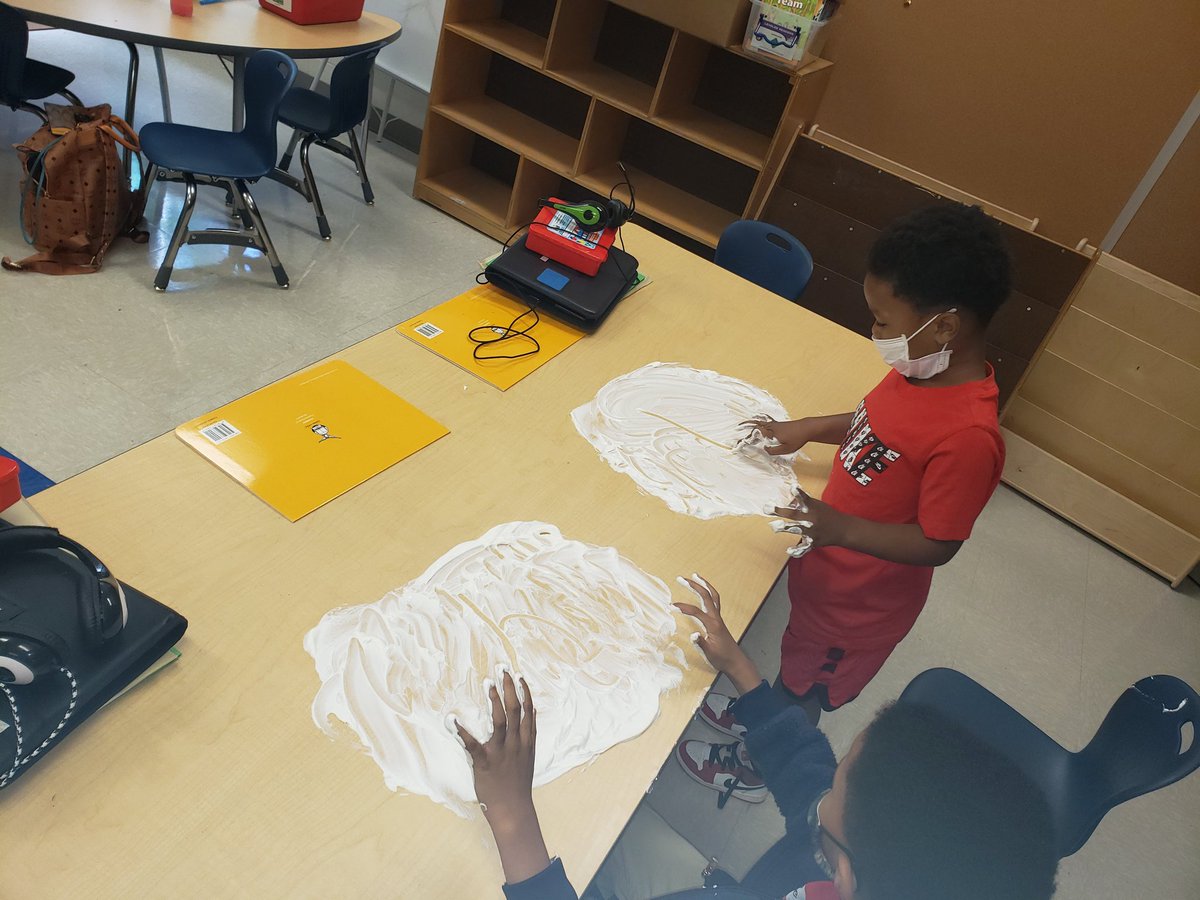 Ms_CollinsPFES's tweet photo. Practicing letter sounds the Cool way! #BeecherhillsARA @CoolWhip https://t.co/1o62Q0RbH5