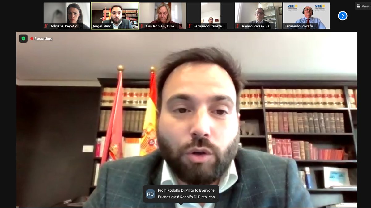 UCCI_SG's tweet photo. Abrimos con la ponencia de @AngelNinoQ Concejal Delegado de Innovación y Emprendimiento Área de Gobierno de Economía, Innovación y Empleo @MADRID quien explica los pilares de la estrategia de su área, el primero de ellos, la Inteligencia Artificial #PIFM https://t.co/FQWYySX0au