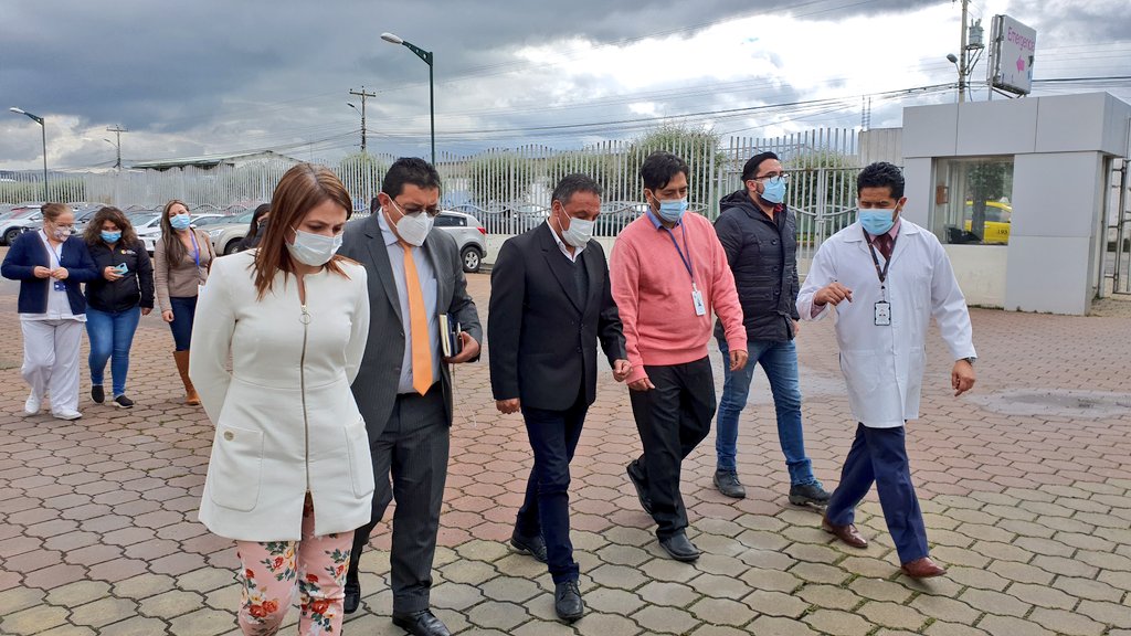 SaludImbabura's tweet photo. #Tulcán | Paul Pérez Saavedra, coordinador zonal 1 salud, visitó las instalaciones del hospital Luis G. Dávila, junto a Luis Morales, gerente (e) recorren las áreas de farmacia, emergencia y aislamiento, donde constata la calidad y transparencia de la atención #JuntosLoLogramos https://t.co/8twvWhbGuF