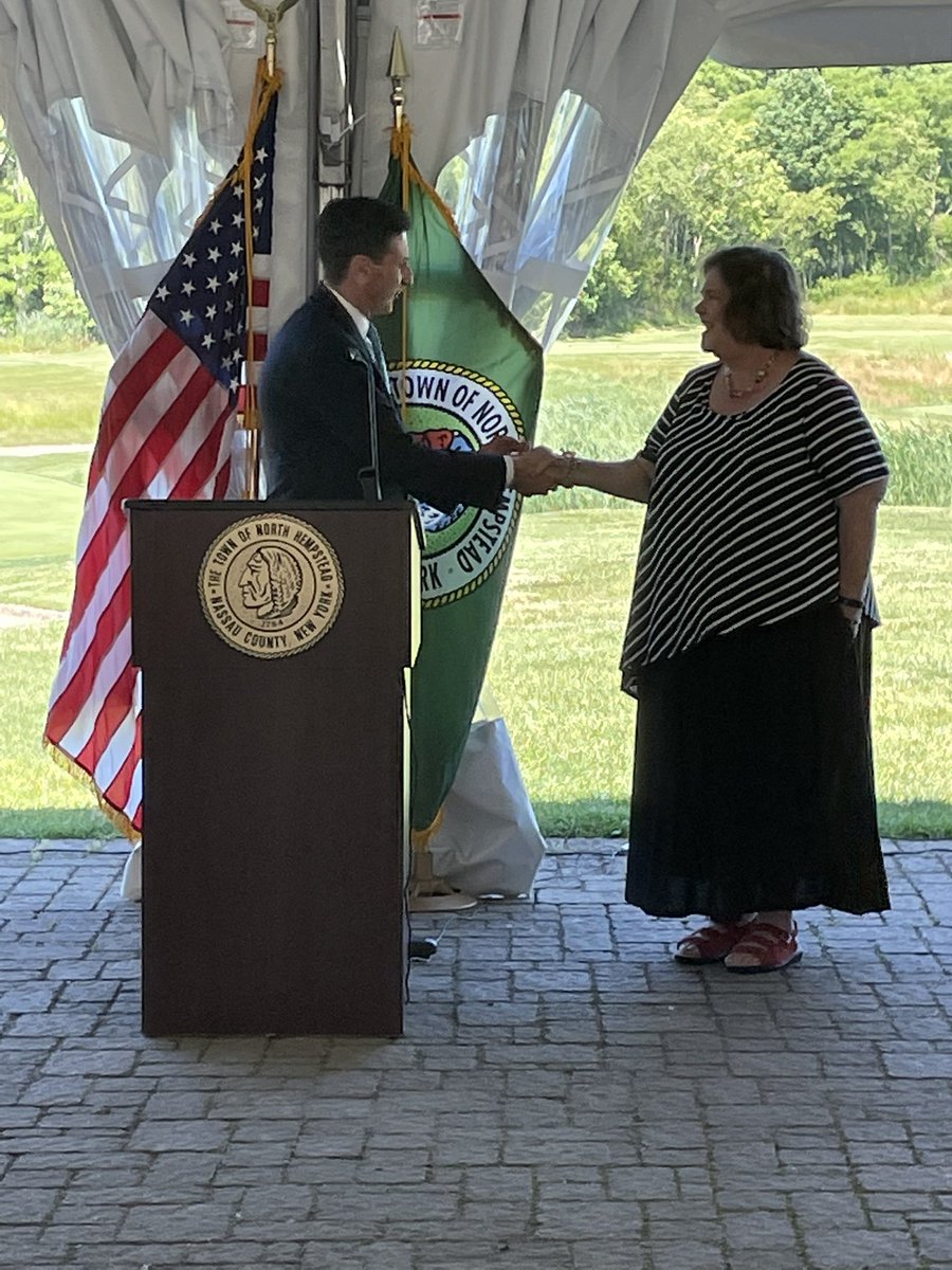 #mineolaproud of our own <a href="/ProfaMAB/">Margaret A. Ballantyne 🟧🌻📚🏳️‍🌈</a> being honored today as a recipient of The 28th Annual North Hempstead’s Annual Women’s Roll of Honor! So greatly deserved! Congratulations!🎈🍾🎊