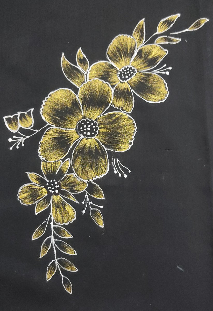 Sai_manisha17's tweet photo. Fabric painting:Dry strokes with perl metalic gold outline
Another art on blackcloth
#learningstage #learner https://t.co/5501FcEJnI
