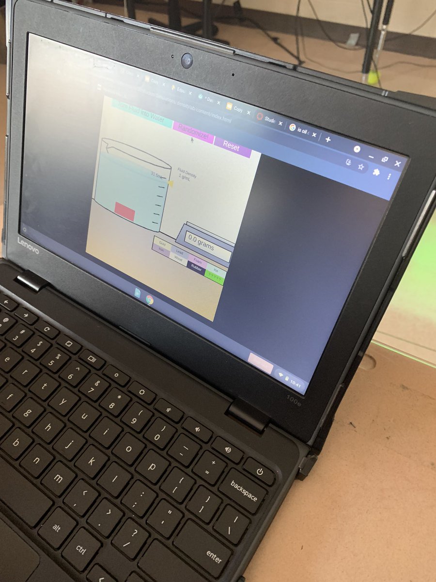 MazettaD's tweet image. Students enjoying another simulation lab. Today’s focus is density!🤗 @CumberlandCoSch #CCSRISE2021
 @EMHoneycuttEle1