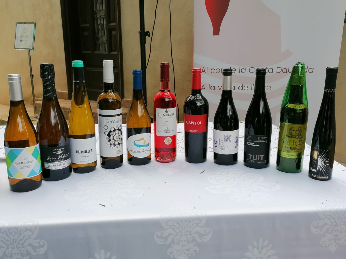 DOTarragona's tweet photo. En aquest enllaç trobareu el llistat complet del vins premiats del 27è Concurs  de Vins  de la #DOTarragona
https://t.co/yzJEsaNvau https://t.co/Hm2kokcrNz