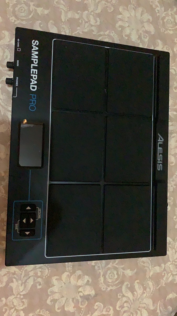 Iyan Chiaan tweet media