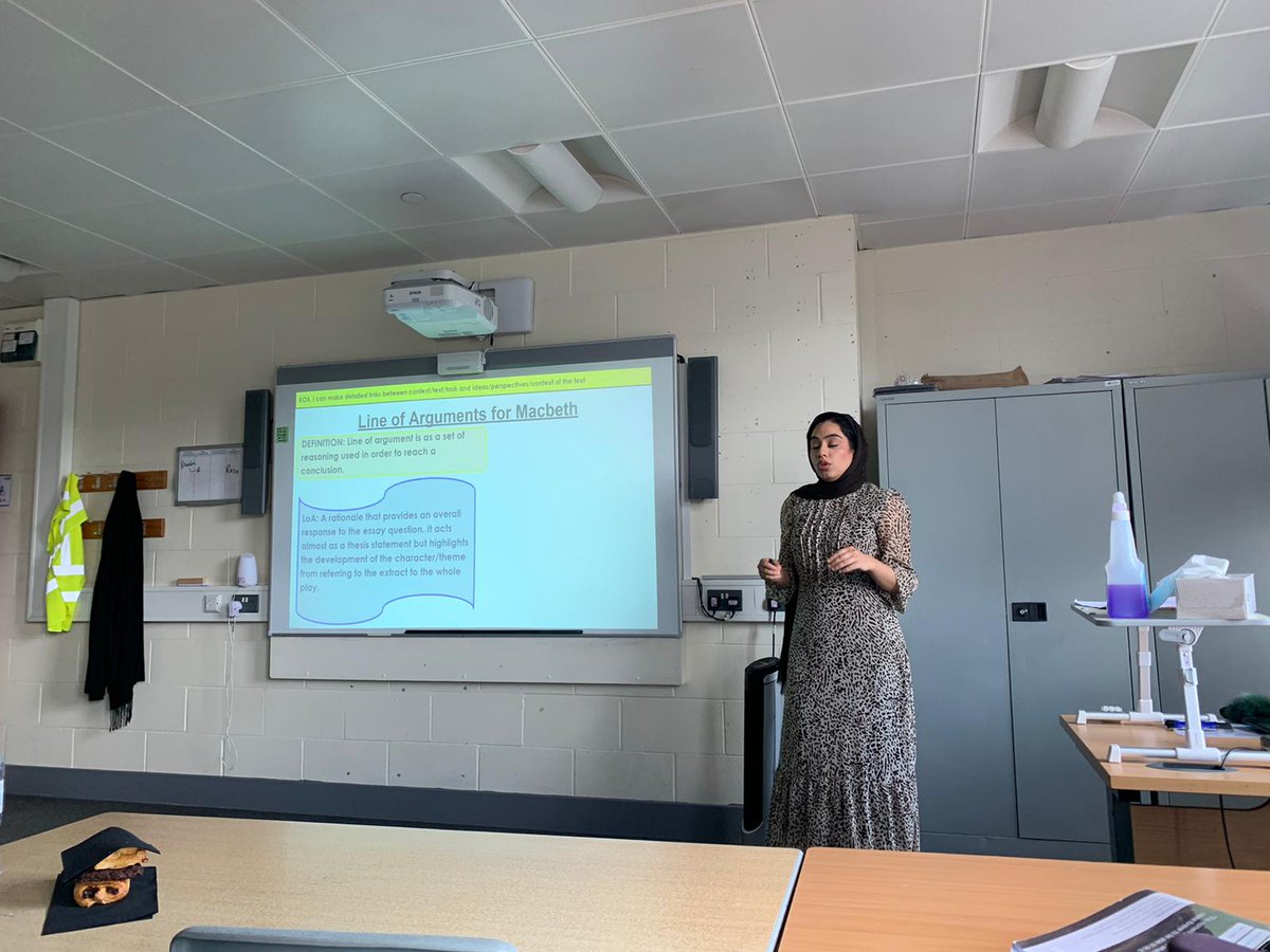 Our wonderful Ms Yusuf delivering an excellent CPD session this afternoon on creating a line of argument. @CumberlandE13
