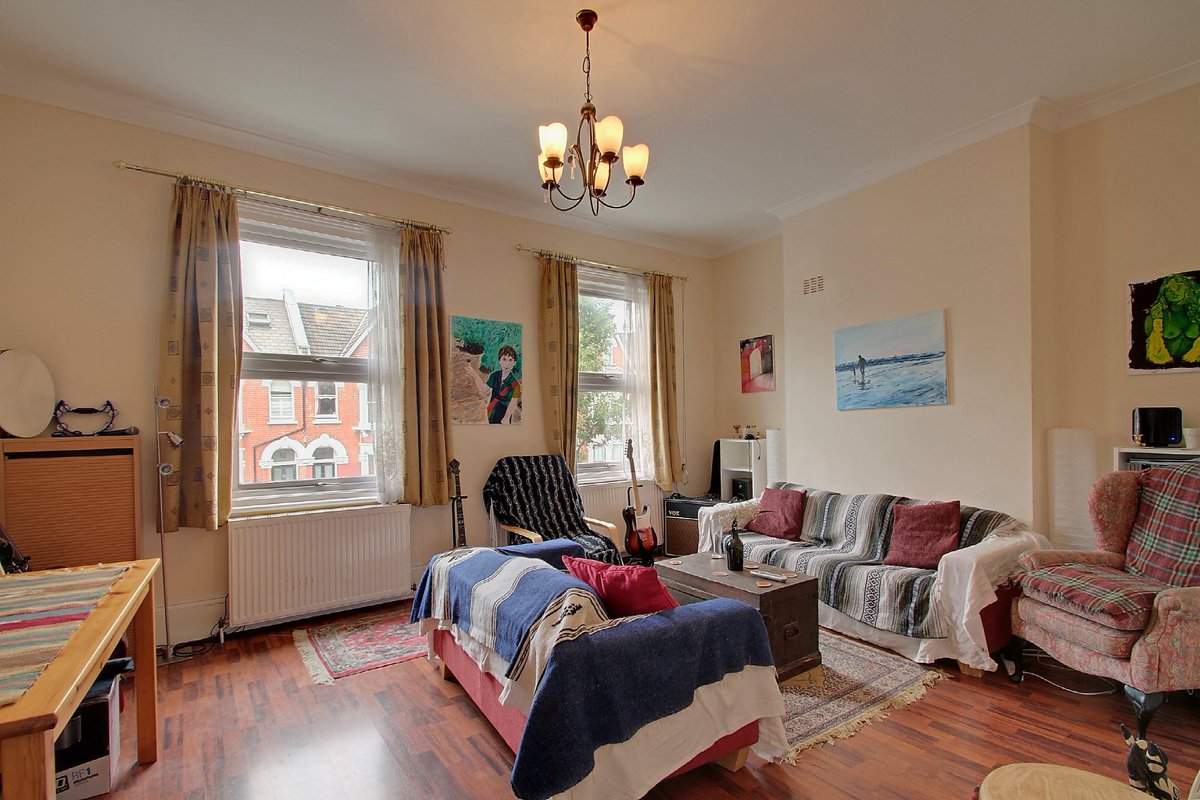 StoneHouseEstat's tweet photo. Shaftesbury Road, N19
We are pleased to offer this charming PERIOD VICTORIAN property arranged over two floors. 
SOLE AGENCY AND FULLY MANAGED BY STONEHOUSE ESTATES £530pw #property #tolet #newlisting #stonehouseestes #onthemarket #tufnellpark #archway https://t.co/MgCW7eJVtB