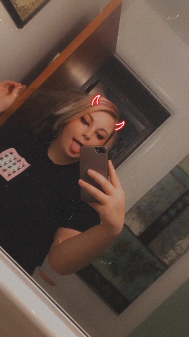 Living in the moment 😘 #onlyfans #contentcreator https://t.co/iOJhbh3Qby<a href="/tag/onlyfans"class="tags">#onlyfans</a><a href="/tag/contentcreator"class="tags">#contentcreator</a>