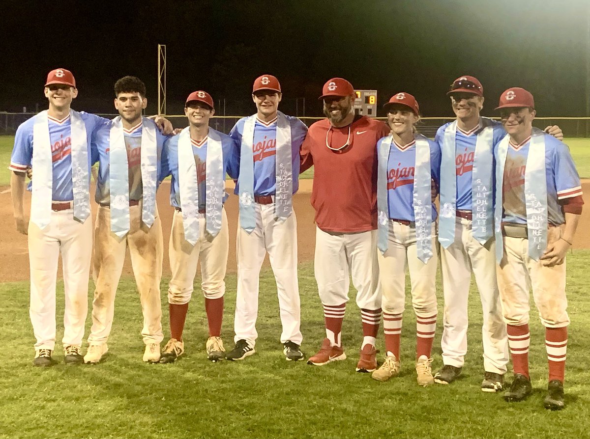 ohs_baseballnc's tweet photo. Not how these 7 leaders wanted it to end last night, but they balled out this year! The competitiveness and love for the game these seniors have showed are why this program is going upward! All love and respect to y’all! It’s not just a hashtag bc we are #Family https://t.co/1cyaLYpVuY