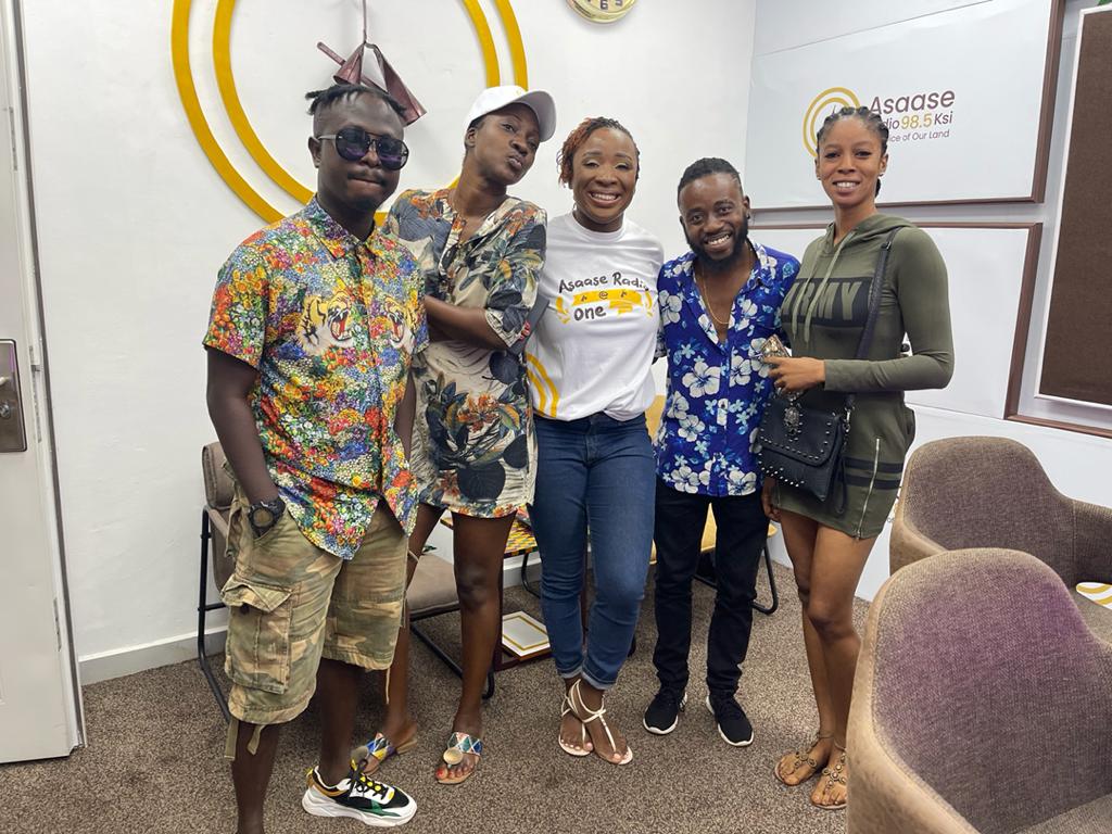 realrichkidgh's tweet photo. It was all fun with the gorgeous  princess herself  @Naa_Ashorkor ...
 on Asaase Radio 98.5mhz  .. 
 @KuntaK_Bradez #Akwaaba's Tour continues... Bless y'all listening..
.
Keep streaming and. Enjoy Visuals : 
https://t.co/DTAj4T4IjU

#KuntaIsBack
#Akwaaba https://t.co/7Zo3CmnAXz