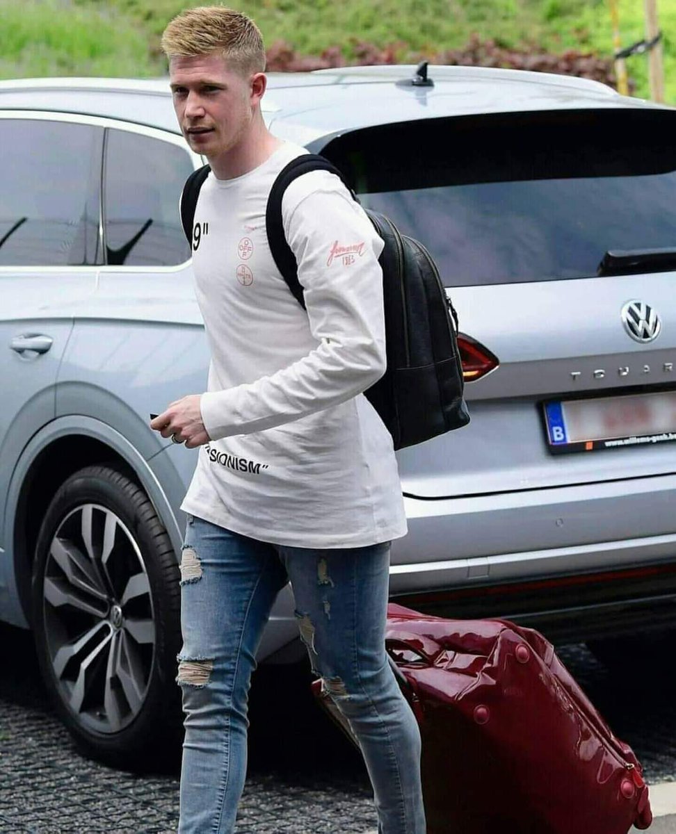 RayGaza08's tweet photo. @DeBruyneKev @BelRedDevils Kevin DeBryne Indeed he is the king of kings https://t.co/wBccjmqdGI