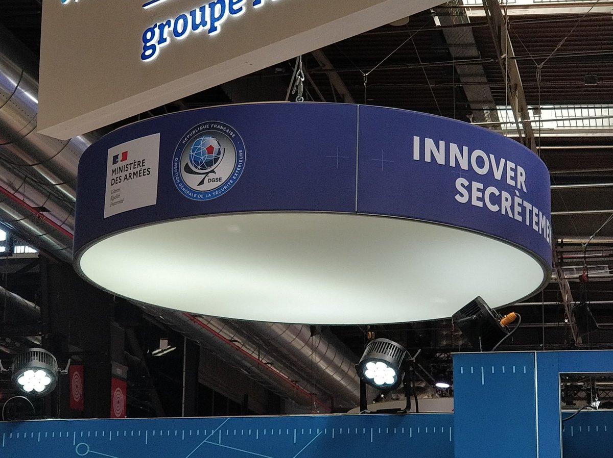 flomorel's tweet photo. Ravi de voir que l'innovation publique, la GovTech est présente porte de Versailles !
Ministère des armées, CCI, DGSE, France export, BPI... 
La modernisation des institutions publiques, si importante pour @Klee_Group se dévoile à #VivaTech https://t.co/thc0JQ18s0