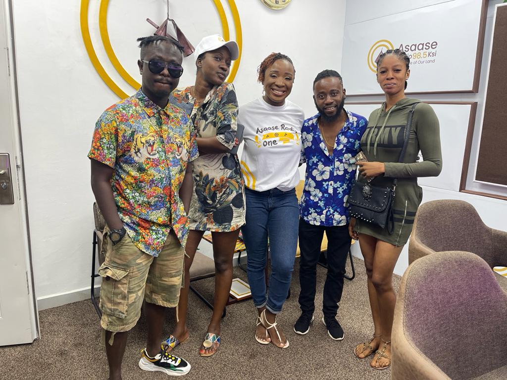 realrichkidgh's tweet photo. It was all fun with the gorgeous  princess herself  @Naa_Ashorkor ...
 on Asaase Radio 98.5mhz  .. 
 @KuntaK_Bradez #Akwaaba's Tour continues... Bless y'all listening..
.
Keep streaming and. Enjoy Visuals : 
https://t.co/DTAj4T4IjU

#KuntaIsBack
#Akwaaba https://t.co/7Zo3CmnAXz