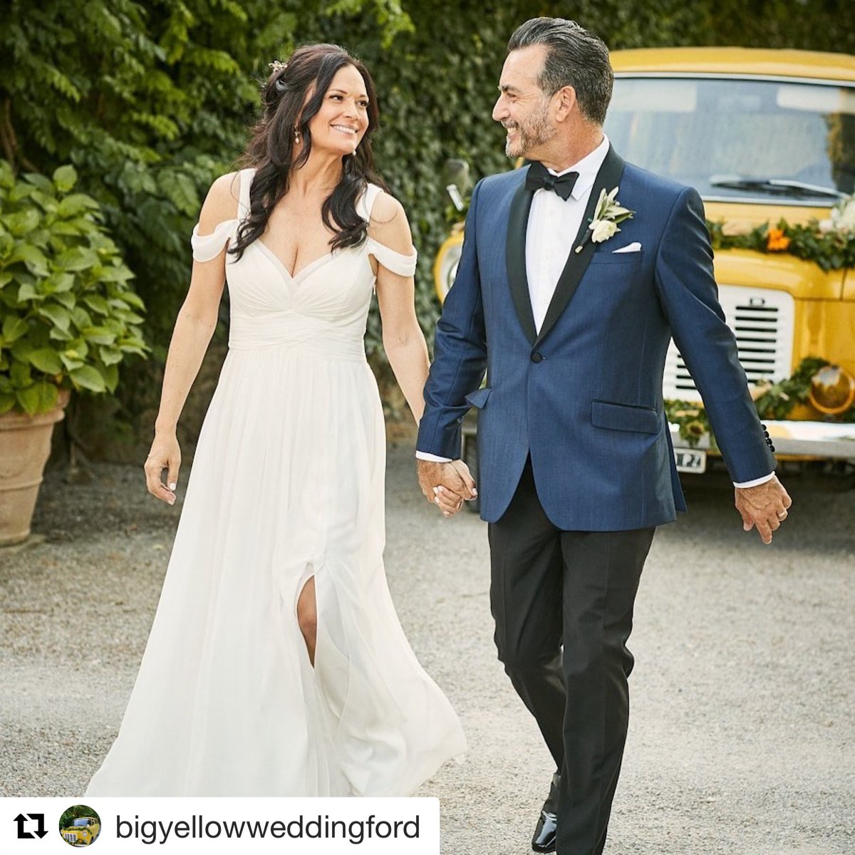 Blessingsitaly's tweet photo. Summer #weddings are more stylish and fun with a big yellow wedding Ford🚌 https://t.co/2Iw1Uix0EO https://t.co/EuyGLP7H8C