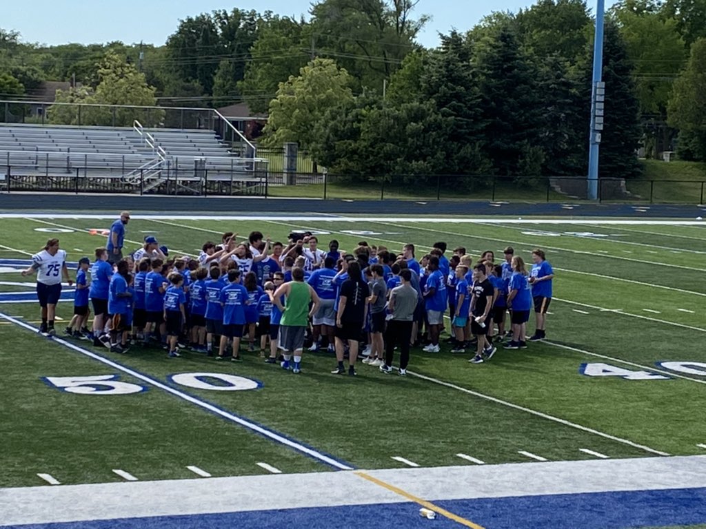 TPak25's tweet photo. #Day2 #Offense #GSDSummer #MarauderFootballCamp2021 #Work https://t.co/U5RrpkI150