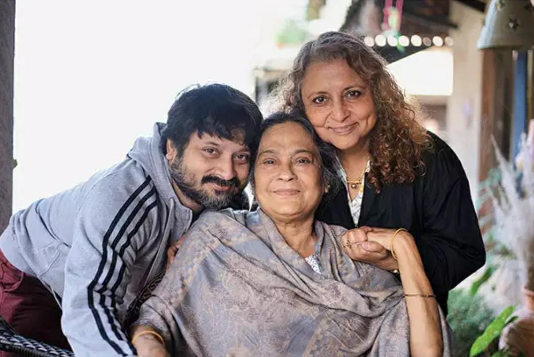 shibumukherjee's tweet photo. "ভ্রমণের শেষে ফিরে এসো ঠিক আগের মতো,
কেউ বসে আছে তোমার অপেক্ষায়..."
@WindowsNs @nanditawindows @RituparnaSpeaks @aroyfloyd @onindochatt @Monamispeaks @AparajitaAdhya @andyact https://t.co/oH0104mk6v