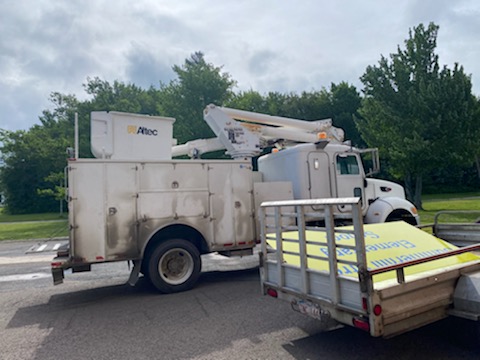 SummerhillSt's tweet photo. Another exciting day of beautifying our school! We received more new signs! Out with the old &amp; in with the new 🥳 https://t.co/aYS4iPLzXr